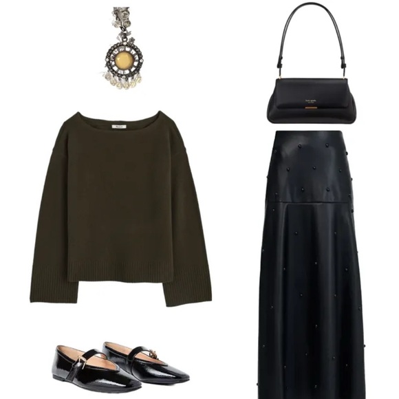 Vintage-Style Yellow Easter Pendant Necklace - Women's Jewelry - Picture 5 of 7